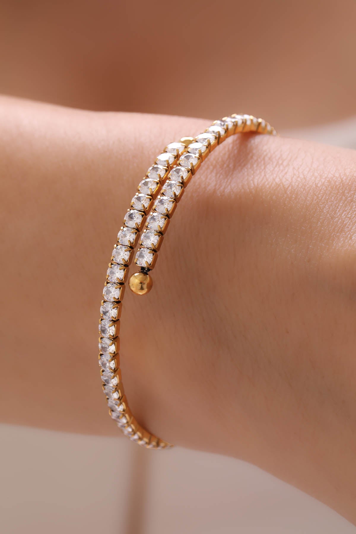 Bracelet jonc en zircone givrée
