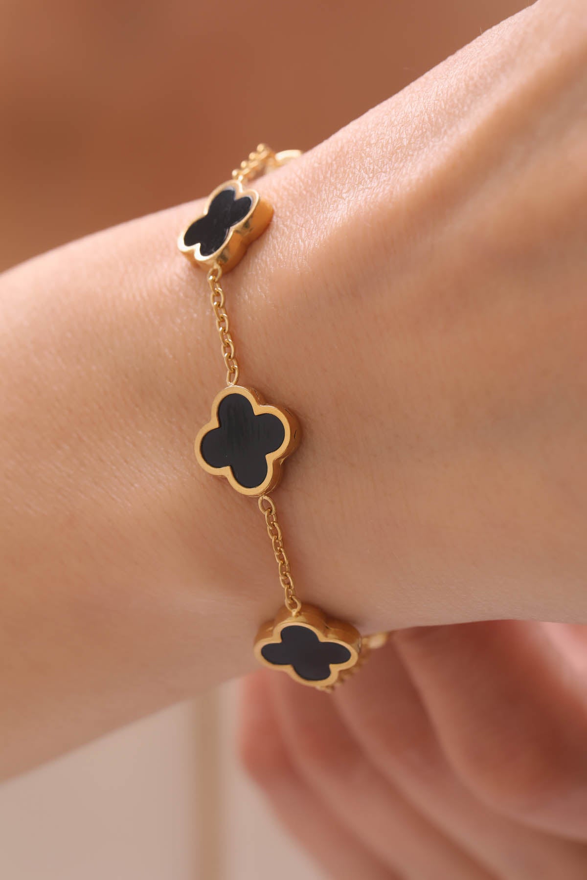 Black Multiple Leaf Armband