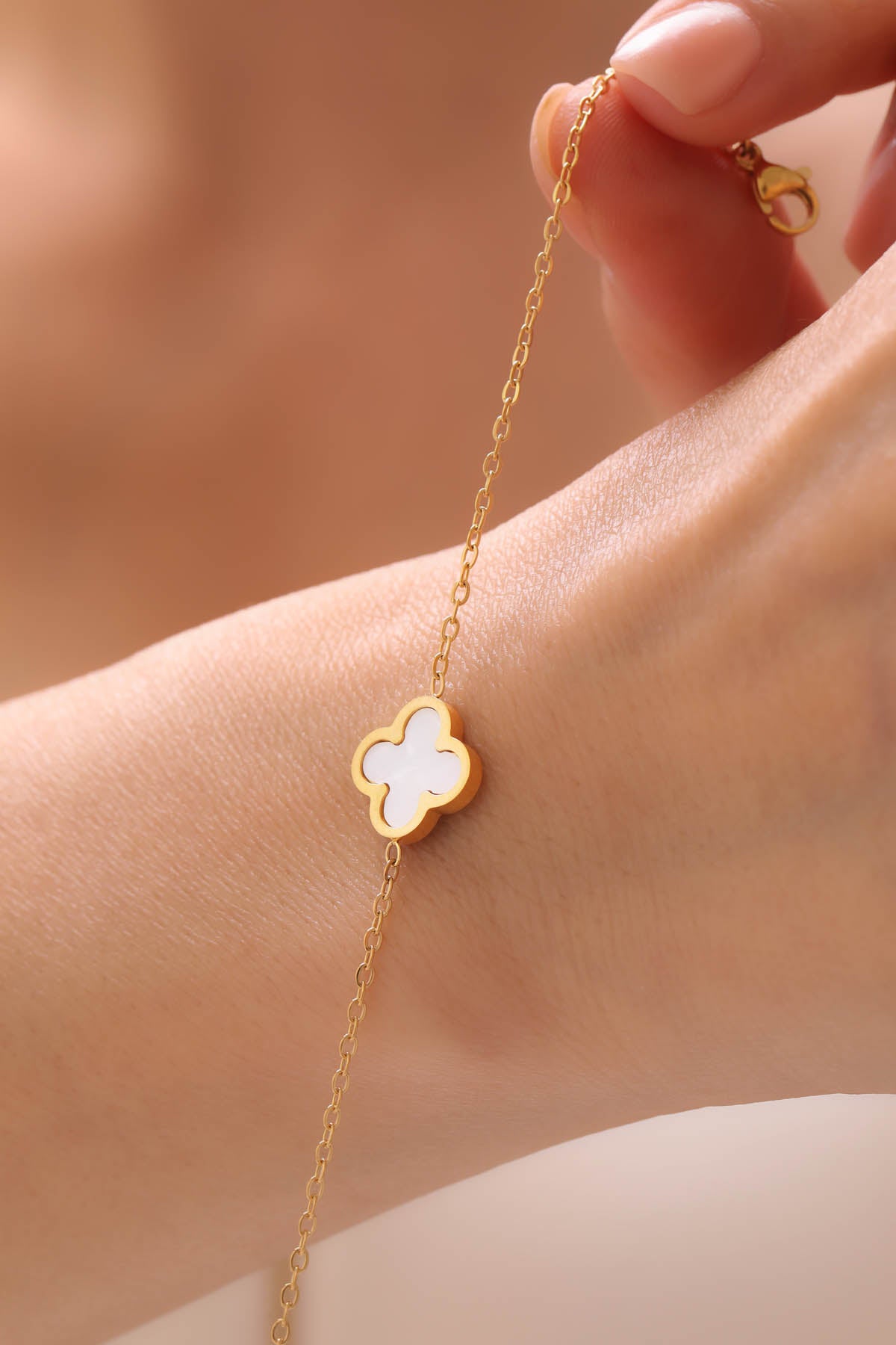 Cream Leaf Armband