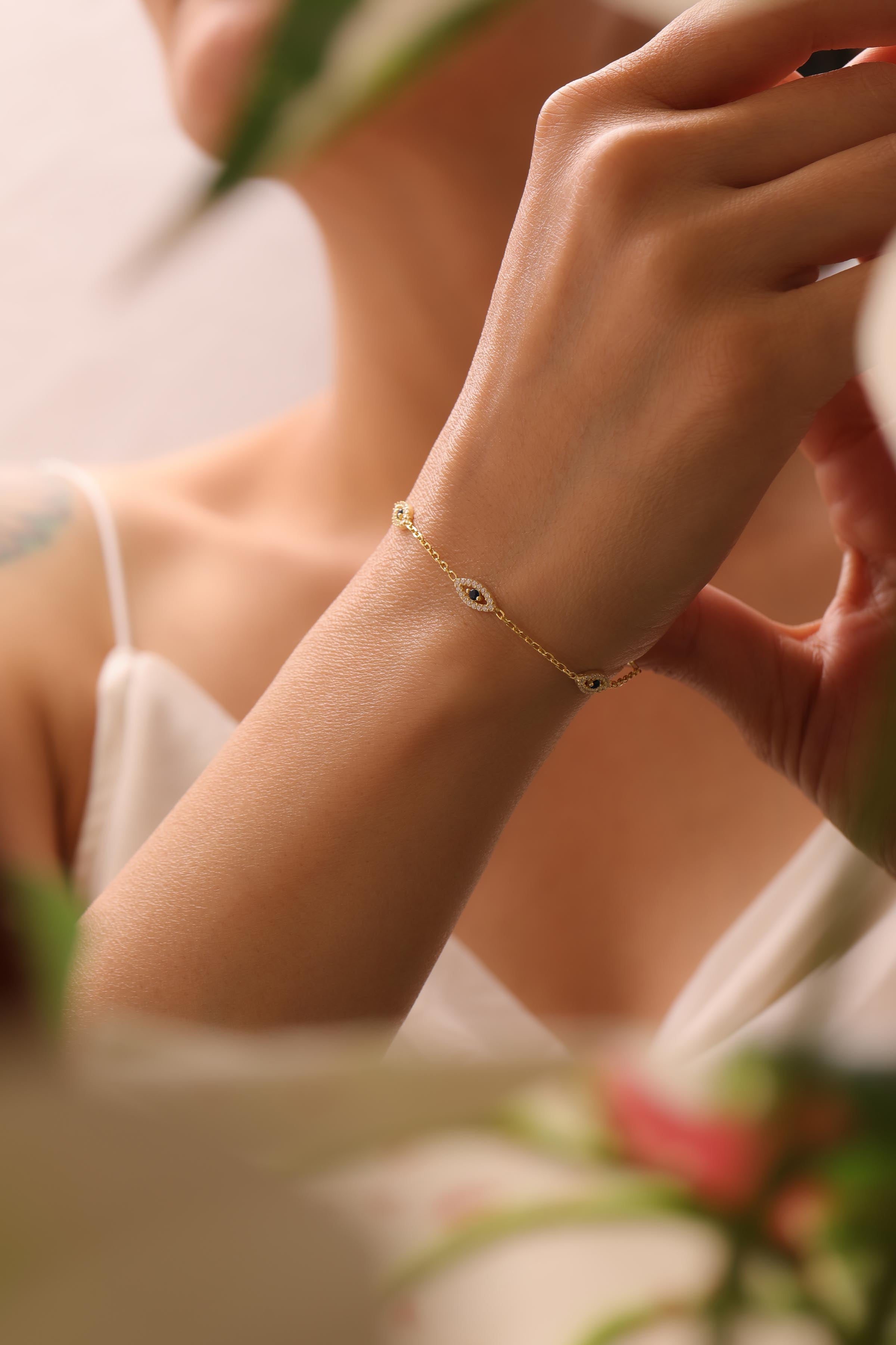 Blue Eye Armband