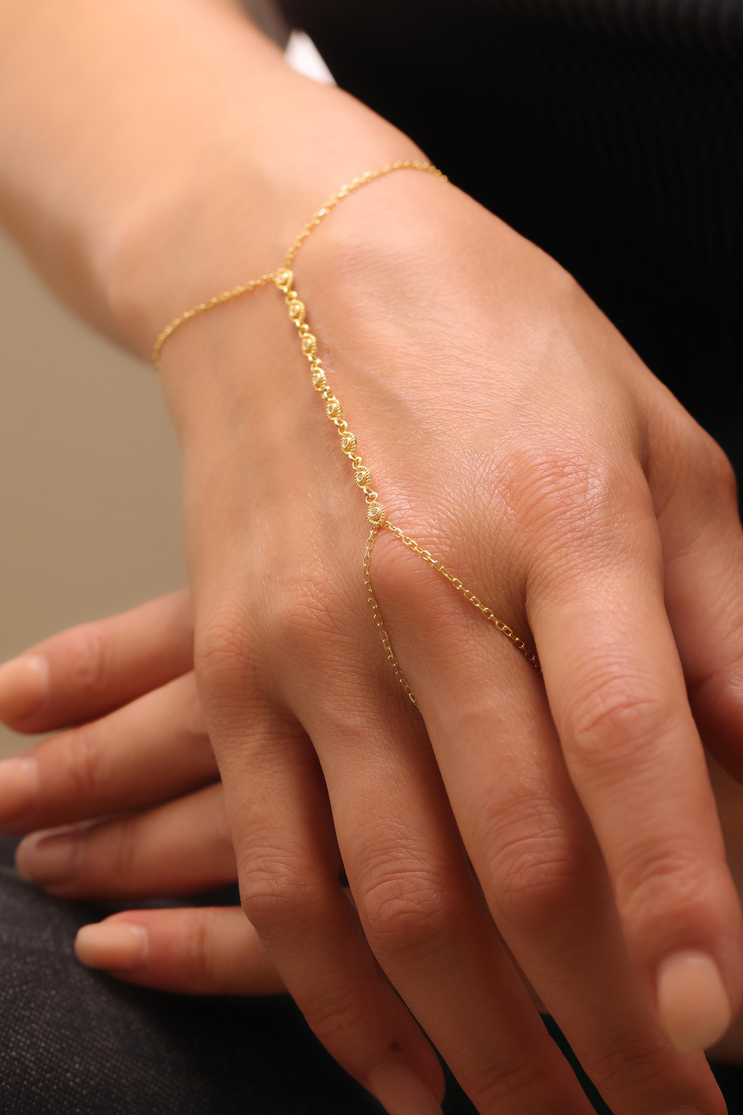 Amara Eye Handkette