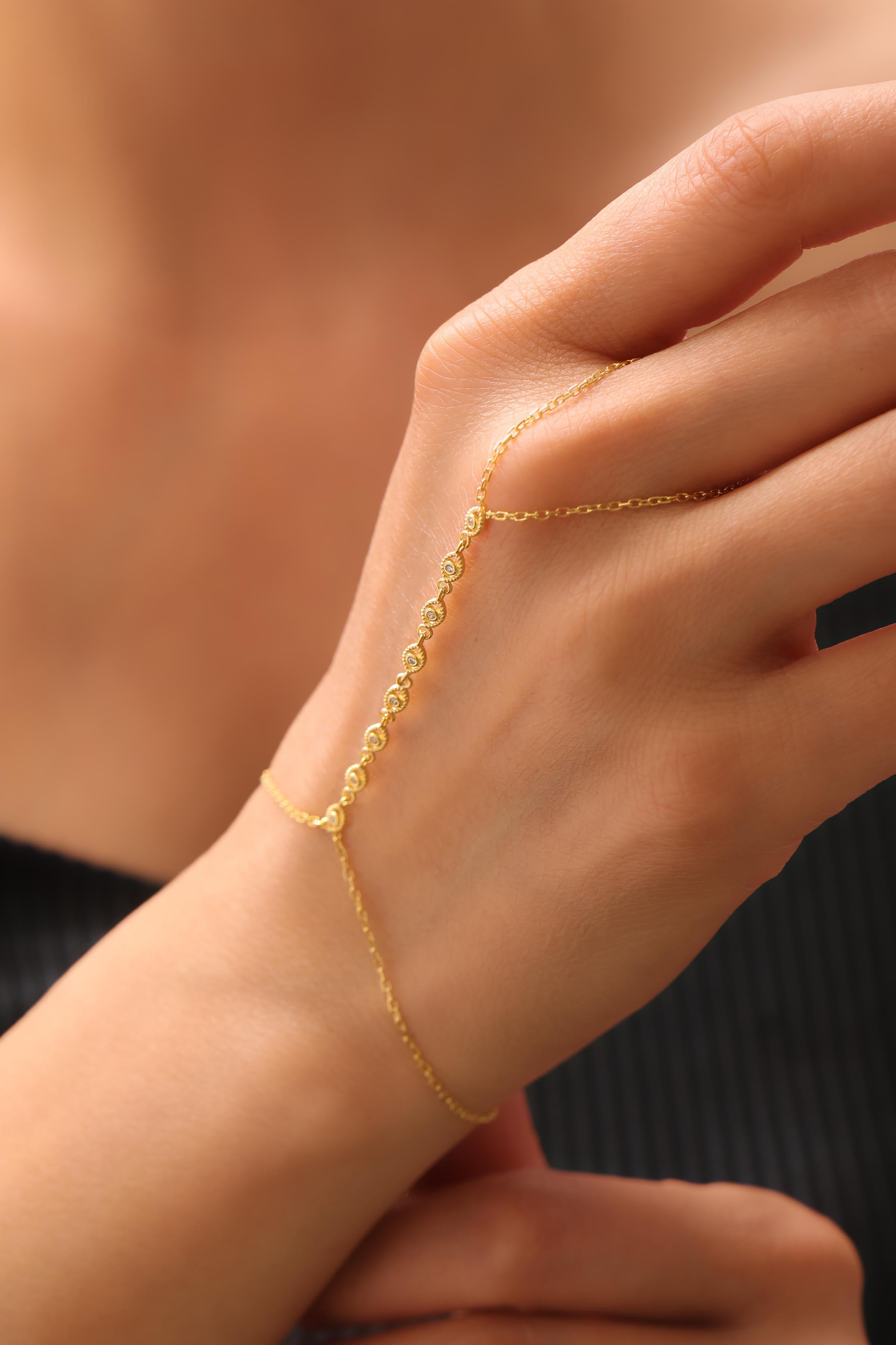 Amara Eye Handkette
