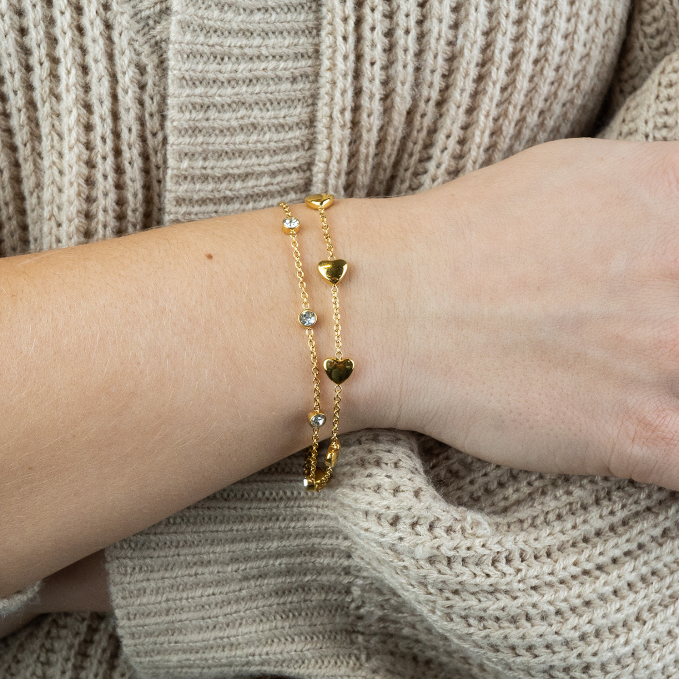 Hearts bracelet with zirconia