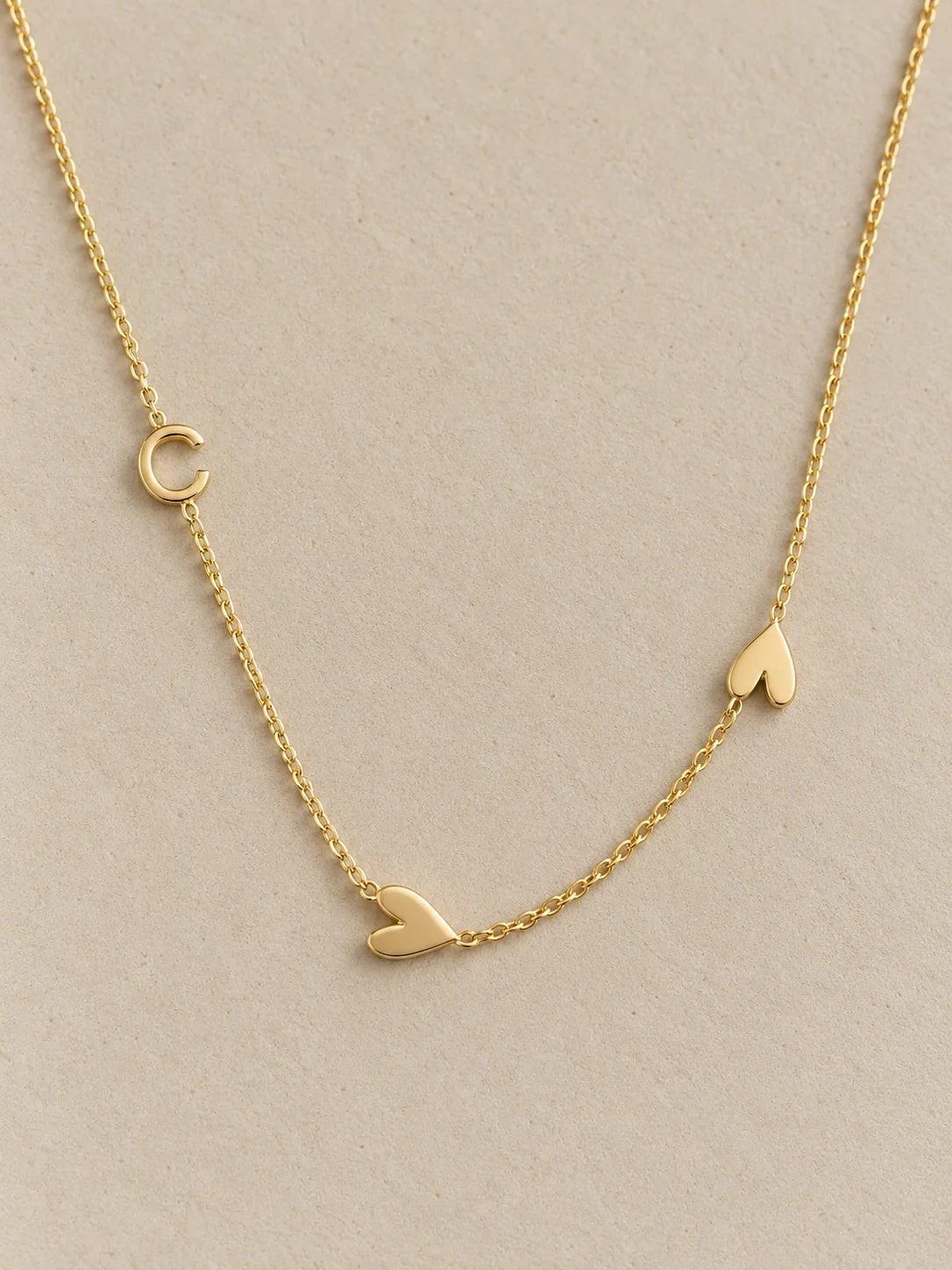 Initialkette mit Herzen