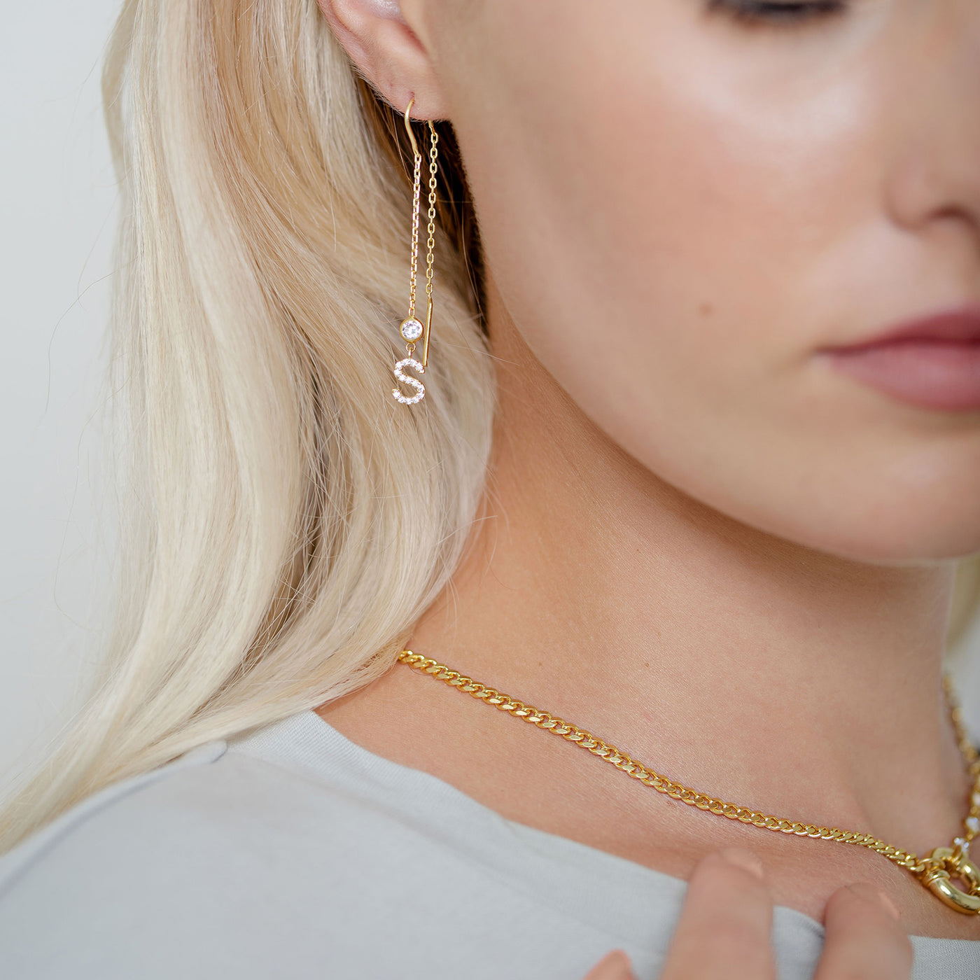Set - Buchstaben Choker mit Zirkonia & Doppelstrang-Ohrringe mit Zirkonia (7962694877451)