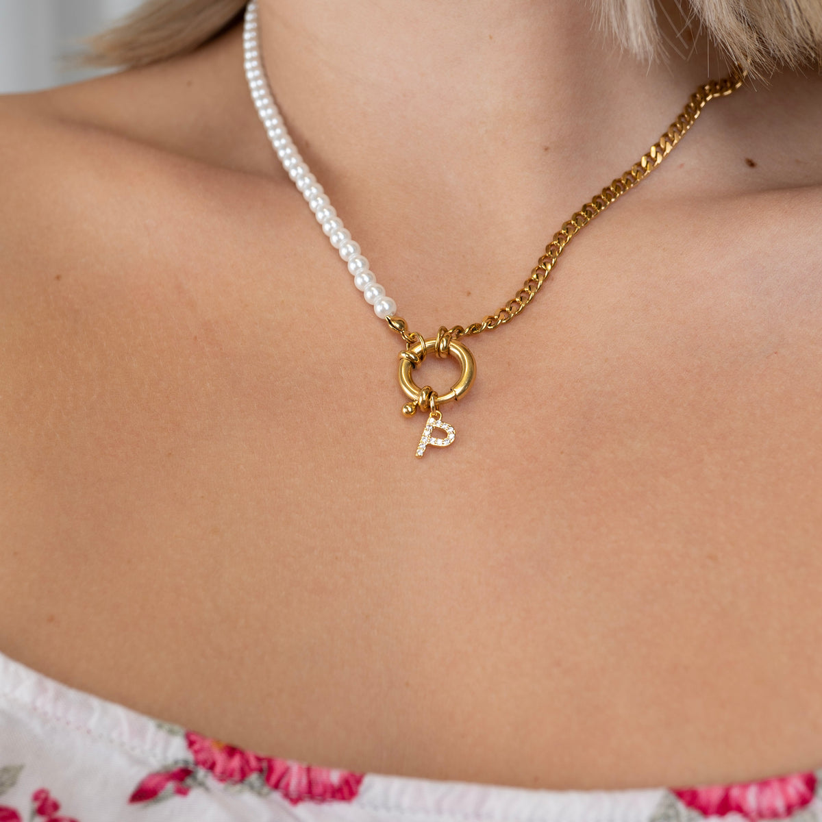 Collier de perles gourmandes avec fermoir lettre