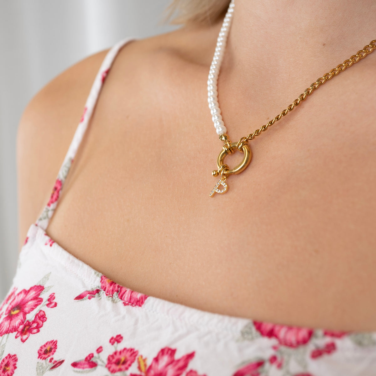 Collier de perles gourmandes avec fermoir lettre