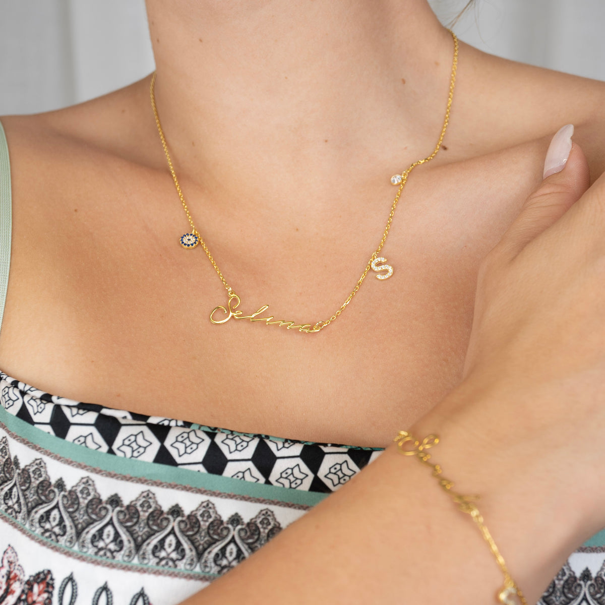 Collier prénom Notera avec initiale et porte-bonheur