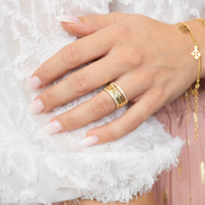 Charming string ring