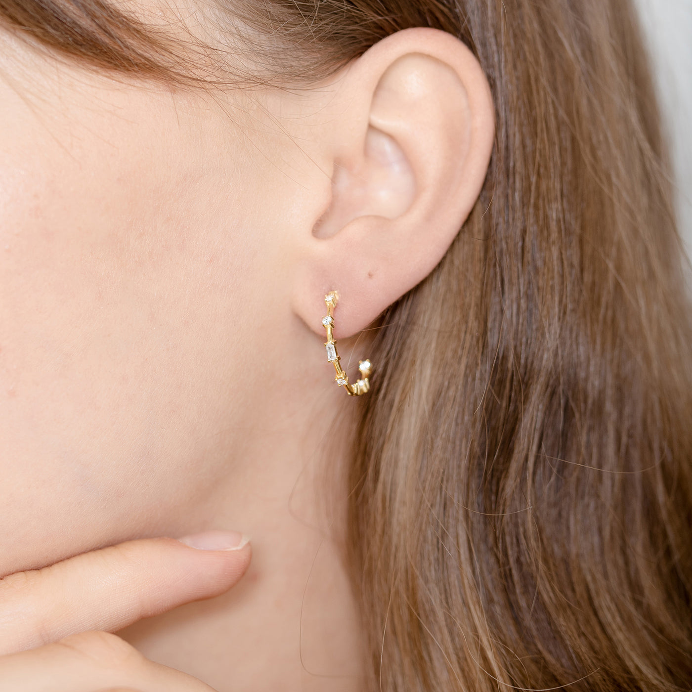 Shallow cubic zirconia earrings